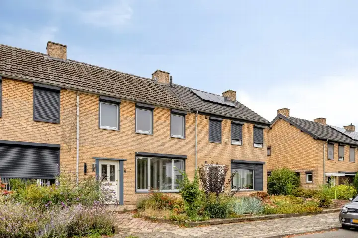Terraced house for sale: Cramer van Brienenstraat 97, Amby Maastricht