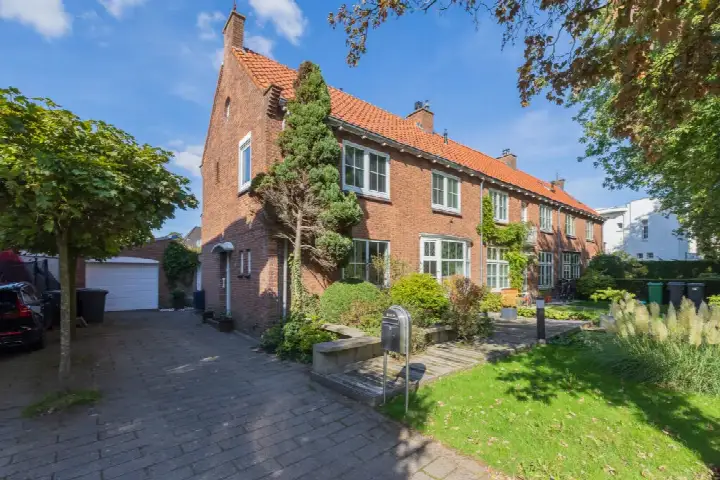 Semi-detached for sale: Crayenesterlaan 49, Zuiderhout Haarlem