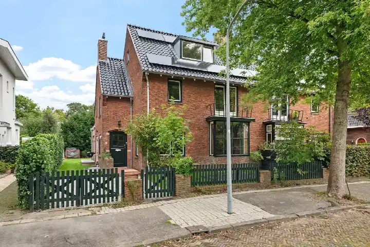 Twee-onder-één-kap te koop: Crayenesterlaan 65, Zuiderhout Haarlem