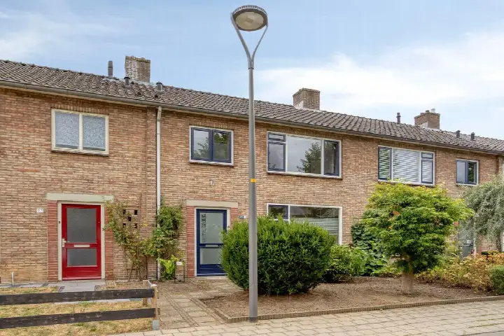 Terraced house for sale: Crocusstraat 25, Winterswijk-Zuidwest Winterswijk