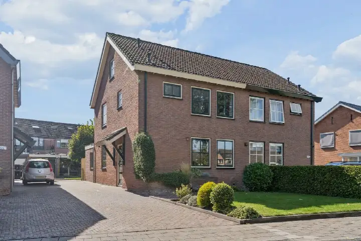 Twee-onder-één-kap te koop: Cuneraweg 203H, Achterberg Rhenen