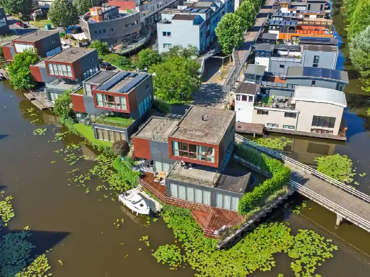Vrijstaande woning te koop: Curaçaostraat 1, Eilandenbuurt Zuid Almere