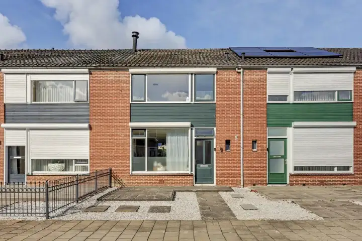 Tussenwoning te koop: Cypresstraat 8, Winterswijk-Noordoost Winterswijk