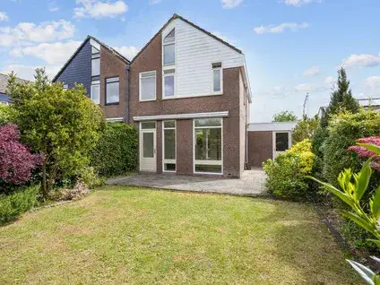Corner house for sale: D U Stikkerstraat 8, Franeker Sexbierumerplan Franeker