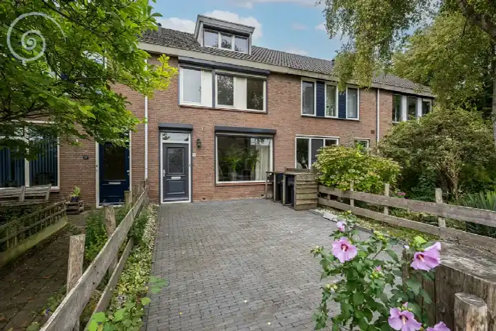 Tussenwoning te koop: Dahliapad 19, Stellendam west Stellendam