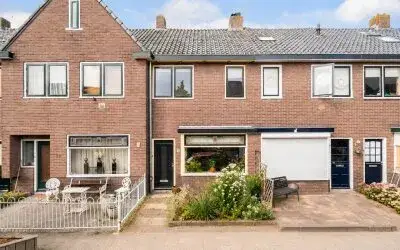 Tussenwoning te koop: Dahliastraat 10, Bloemen- en Bomenkwartier Woerden