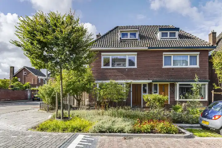 Twee-onder-één-kap te koop: dahliastraat 155, Schreurserve Enschede