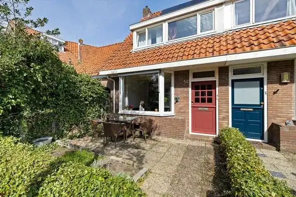 Hoekwoning te koop: Dahliastraat 52, Bloemenbuurt Leeuwarden