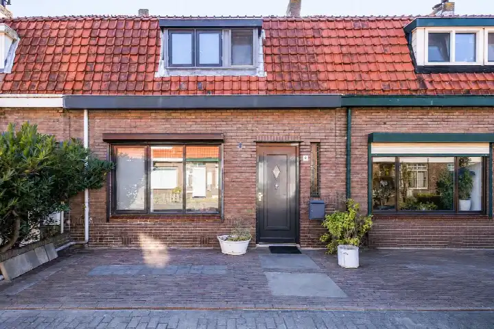 Tussenwoning te koop: Dahliastraat 9, Lievenspolder Terneuzen