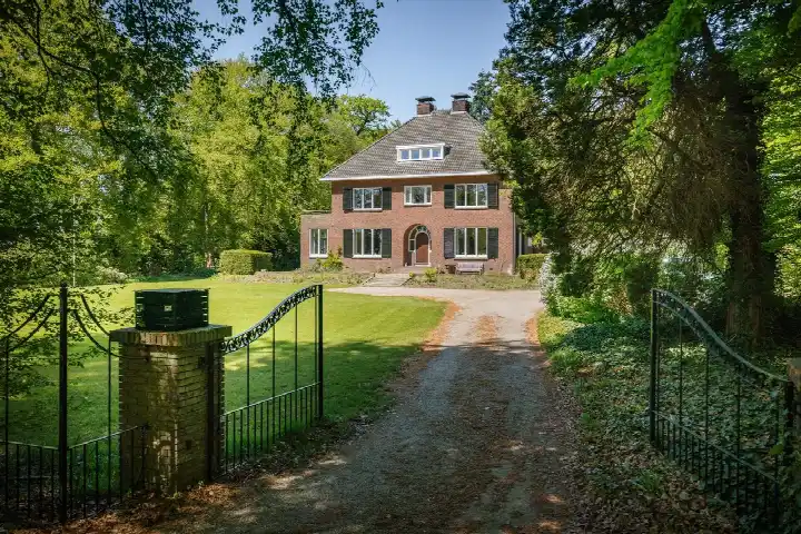 Detached house for sale: Damlaan 12, Verspreide huizen Eefde Eefde