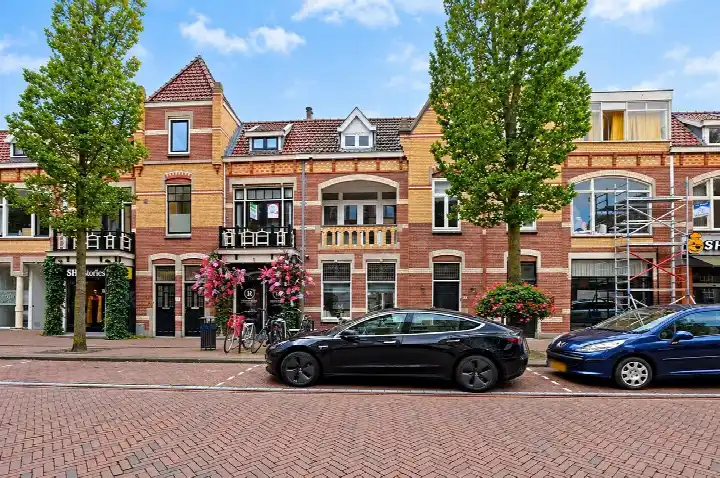 Tussenwoning te koop: Damlaan 37, Damcentrum Leidschendam