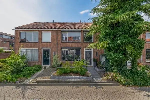 Tussenwoning te koop: Daniël Willemsstraat 10, Dorp en Hoonaart Hellevoetsluis