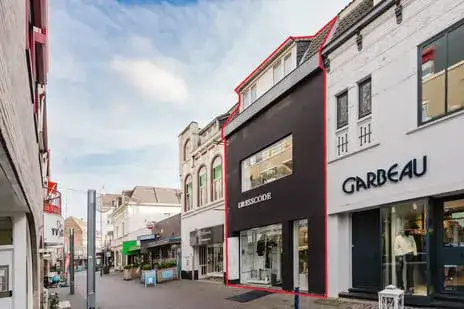 Terraced house for sale: Dautzenbergstraat 21, Heerlen-Centrum Heerlen