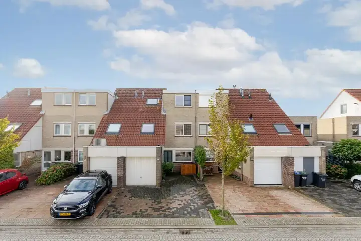 Terraced house for sale: De Akkers 52, De Akkers Schiedam