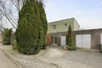 Tussenwoning te koop: De Bazelstraat 12, De Hunze Groningen