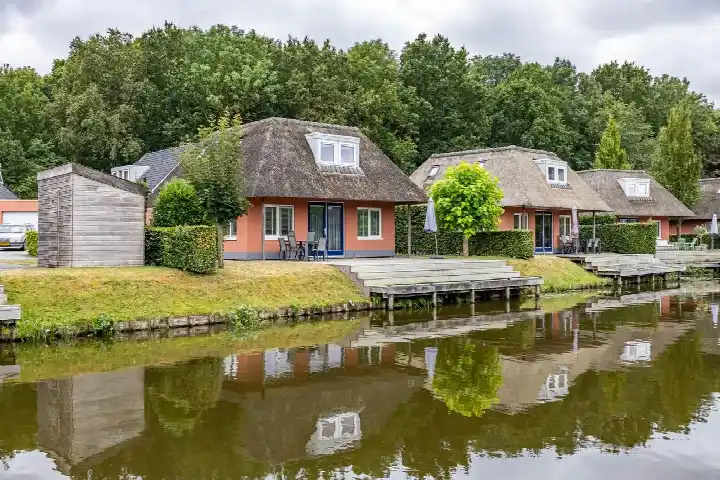 Vrijstaande woning te koop: De Bloemert 1-202, Verspreide huizen Midlaren Midlaren