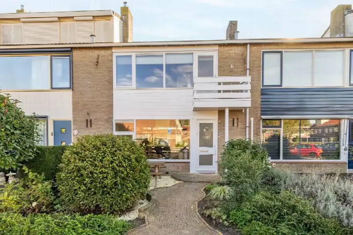 Terraced house for sale: de Bruynstraat 44, Flevowijk Kampen