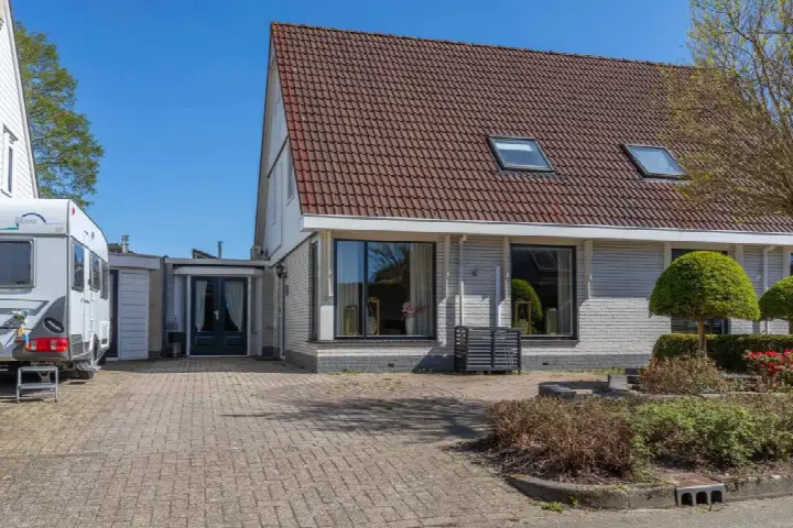 Tussenwoning te koop: De Buizerd 32, Surhuisterveen Surhuisterveen