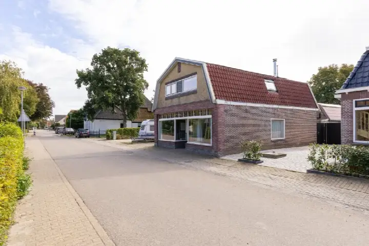 Twee-onder-één-kap te koop: De Buurt 109, De Buurt Venhuizen