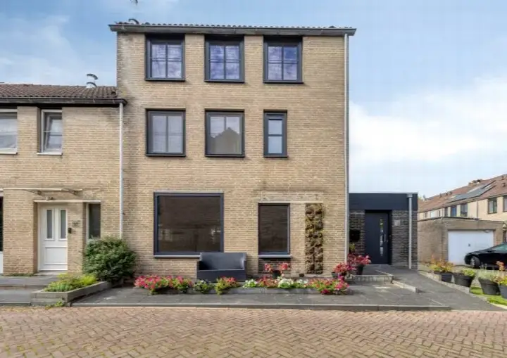Corner house for sale: De Duiker 15, Veldhoven Veldhoven