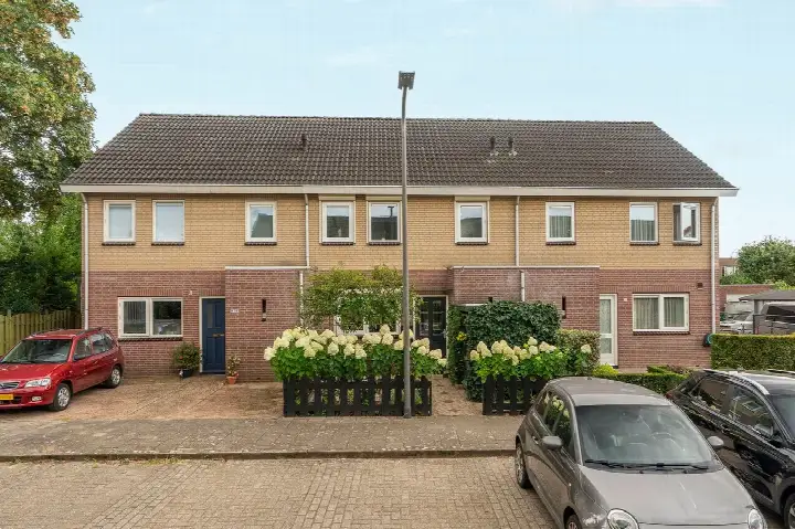 Tussenwoning te koop: De Eersteling 24, Velp-Zuid beneden spoorlijn Velp (Ge)