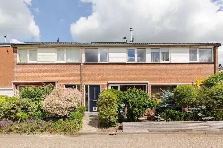 Tussenwoning te koop: De Feanrânne 14, De Rat-Cloosterkamp Ijlst