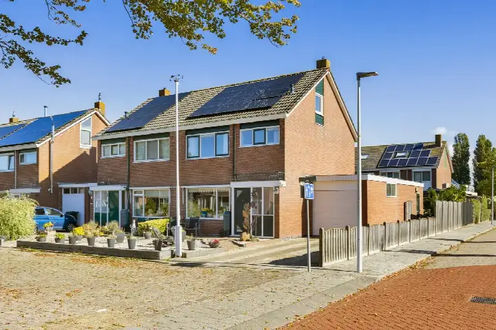 Hoekwoning te koop: De Finne 2, Makkum Makkum