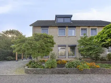 Twee-onder-één-kap te koop: De Geer 16, Giesbeek Giesbeek
