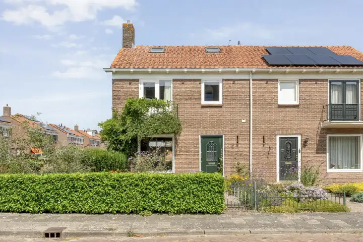 Semi-detached for sale: De Genestetlaan 12, West Hoogeveen