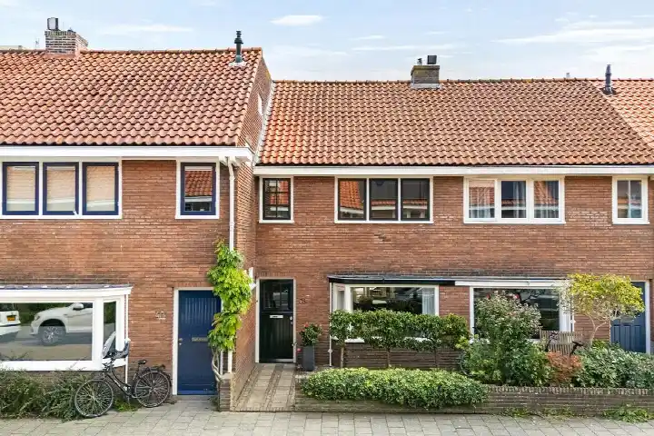 Terraced house for sale: De Genestetstraat 38, Wipstrik-Noord Zwolle
