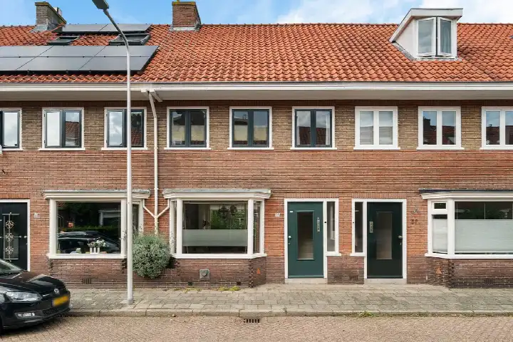 Terraced house for sale: De Genestetstraat 55, Wipstrik-Noord Zwolle