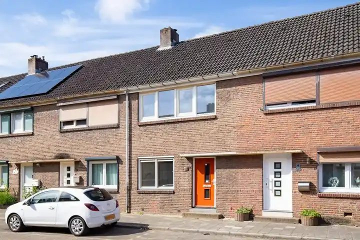 Terraced house for sale: De Genestetstraat 8, Dr. Schaepmanplein en omgeving Heerlen