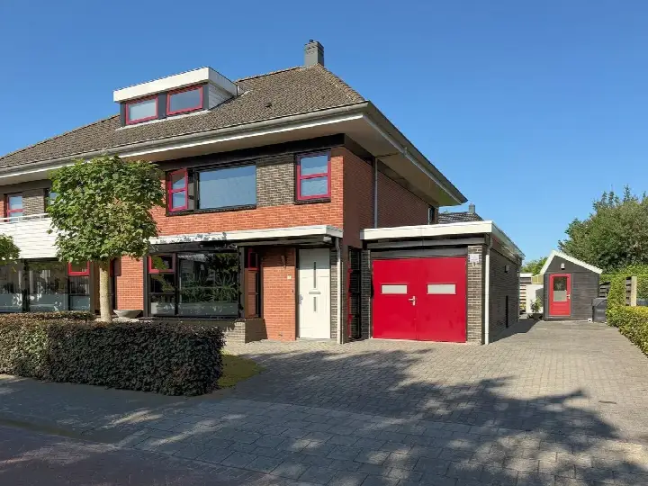 Twee-onder-één-kap te koop: De Gentiaan 3, De Westereen De Westereen