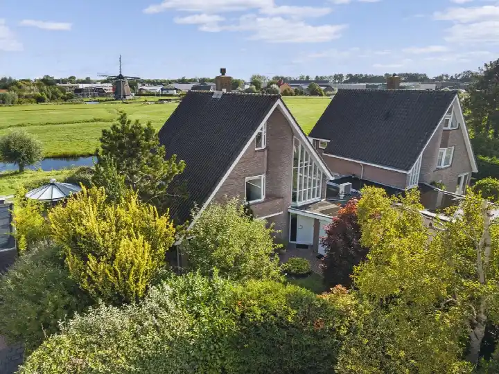 Twee-onder-één-kap te koop: De Grote Weid 54, De Koog Uitgeest
