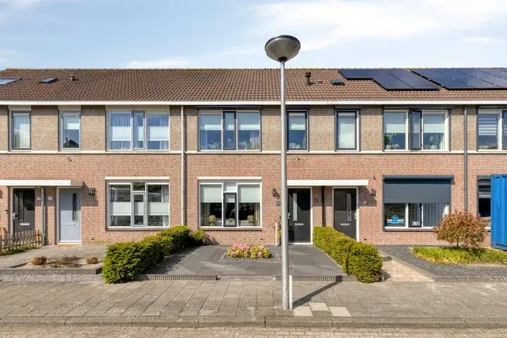 Tussenwoning te koop: De Heenplaat 8, Zilverberg Made
