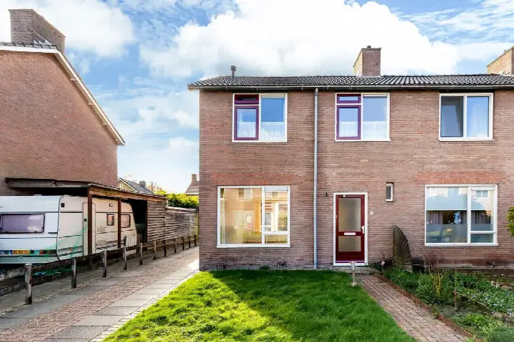 Corner house for sale: De Helling 30, Gorredijk-Groene Long Gorredijk