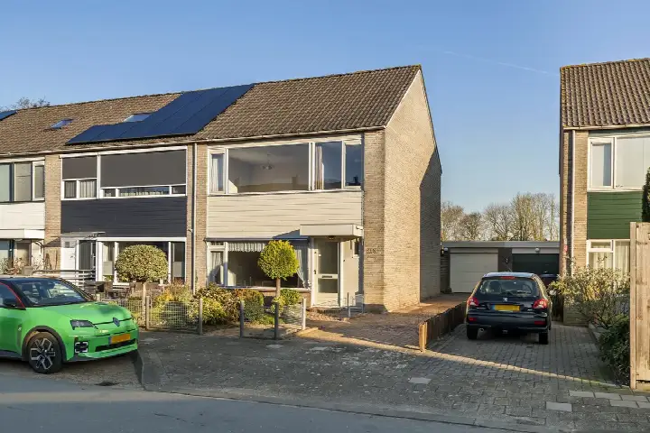 Corner house for sale: De Hennepe 213, Westroijen Tiel