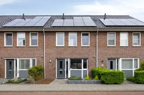 Tussenwoning te koop: De Hooimijt 15, Middelmade Made
