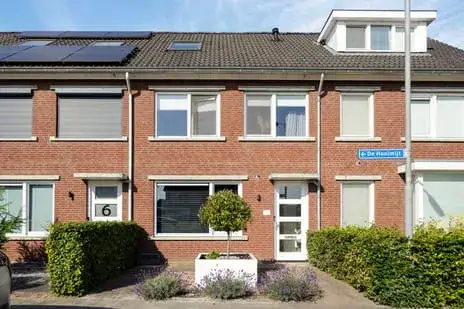 Tussenwoning te koop: De Hooimijt 4, Middelmade Made