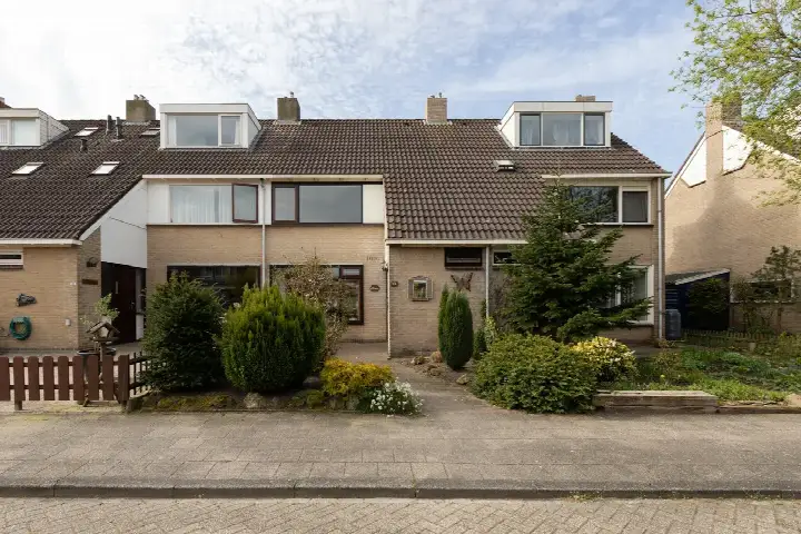 Tussenwoning te koop: de Hoppen 113, De Domp Sneek