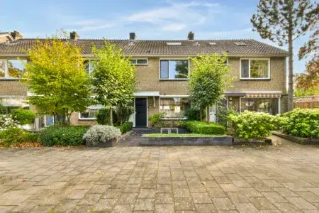 Tussenwoning te koop: De Jagerweg 184, Minnaertweg en omgeving Dordrecht