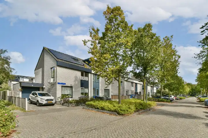 Corner house for sale: De Klenckestraat 1, Landgoederenbuurt Zuid en West Almere