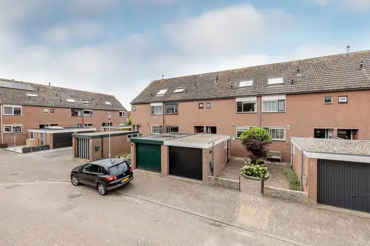 Terraced house for sale: De Krommert 92, De Watering Oosthuizen