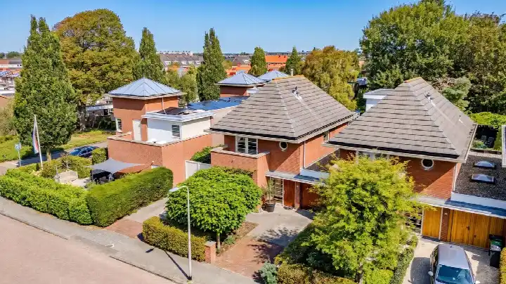 Corner house for sale: de la Bassecour Caanstraat 32, Calorama Noordwijk (Zh)