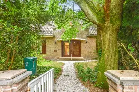 Vrijstaande woning te koop: De Leemkuil 6, Zwarte Berg Laren (Nh)