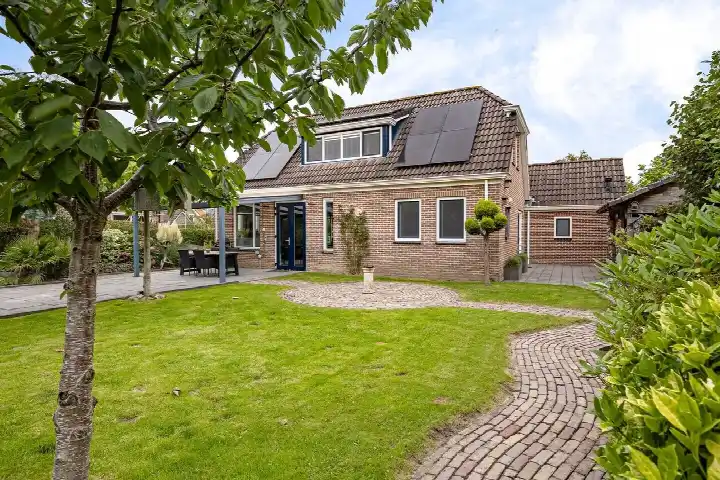 Vrijstaande woning te koop: de Linden 6, Wagenborgen Wagenborgen
