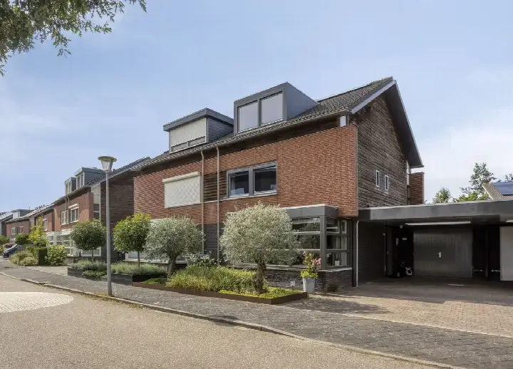 Tussenwoning te koop: de Lingert 5260, De Lingert Wijchen