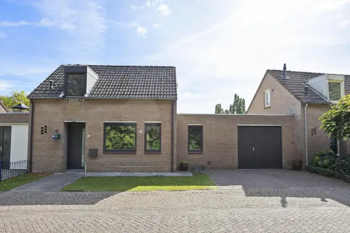 Tussenwoning te koop: De Marne 8, Venne-West Drunen