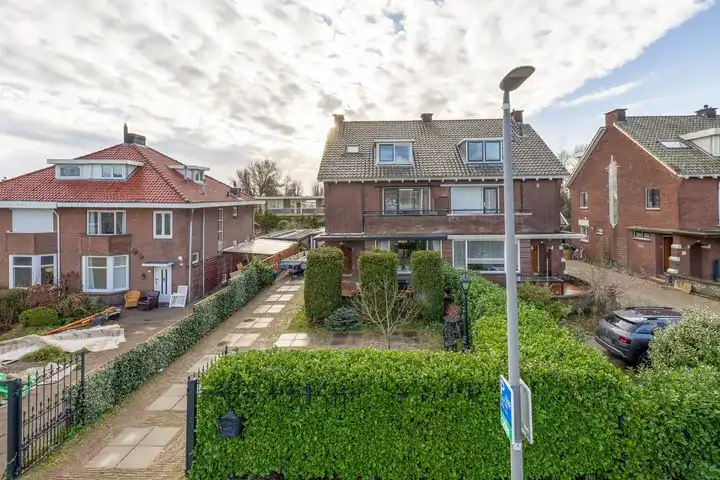 Semi-detached for sale: De Mussetstraat 11, Lombardijen Rotterdam