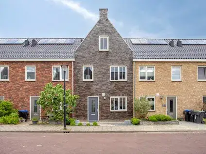 Tussenwoning te koop: De Redoute 24, Stad aan 't Haringvliet woonkern Stad Aan 'T Haringvliet